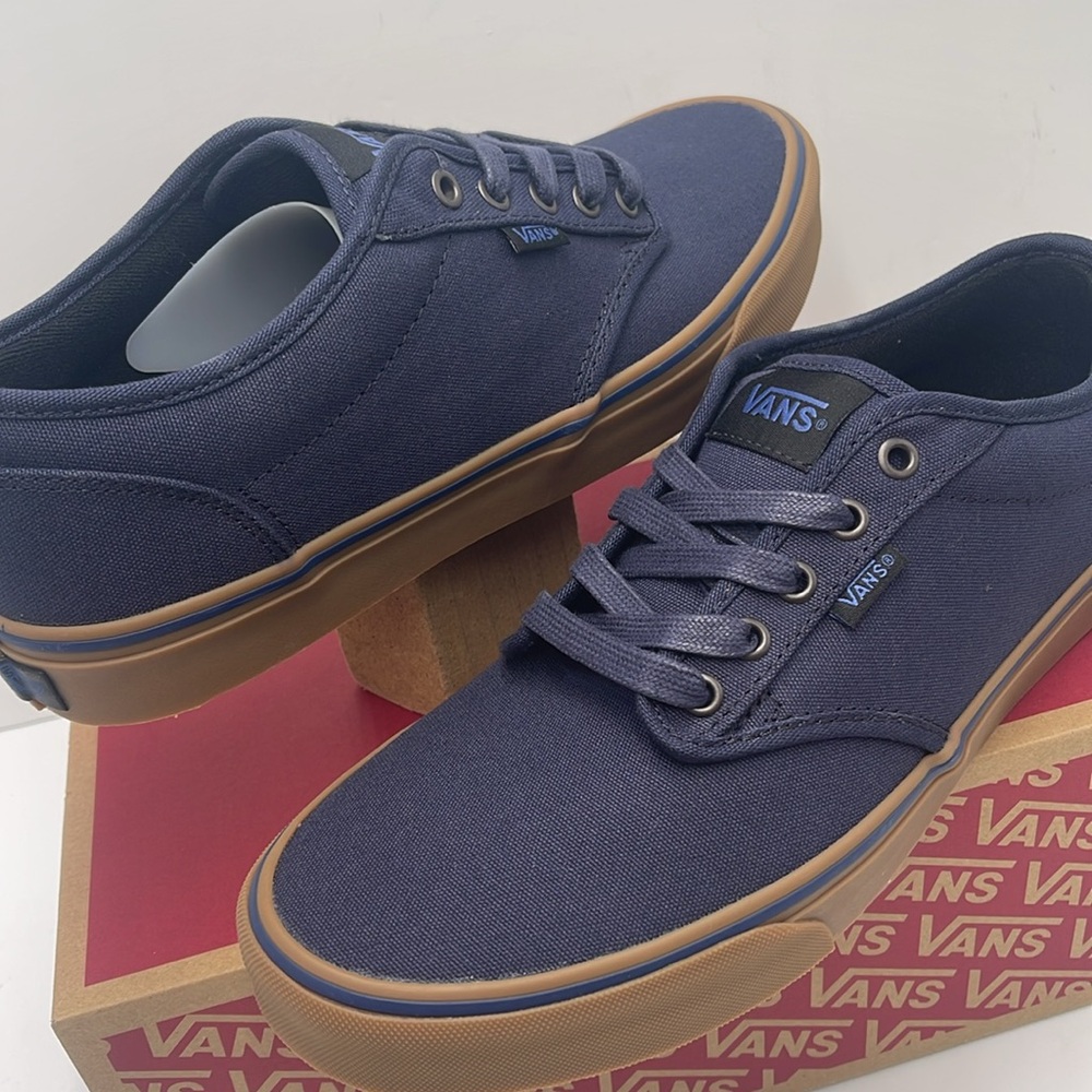 Vans WMNS Blue Canvas Sneakers with Gum Sole Vans Atwood
(12 Oz Canvas) Navy/Gum - Picture 10 of 16